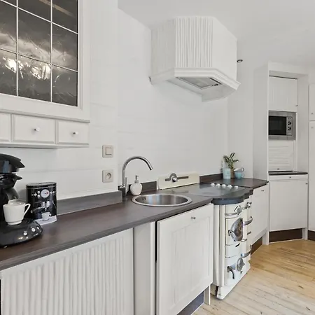 Sub In Apartment