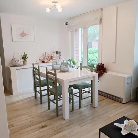 شقة Sub In أوستيند